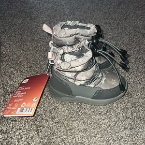 Brand new toddler snow boots